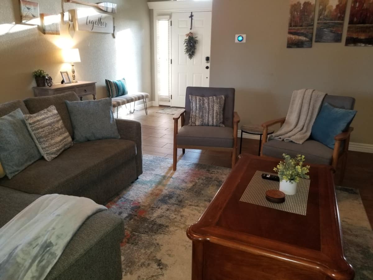 Pea Ridge home living space