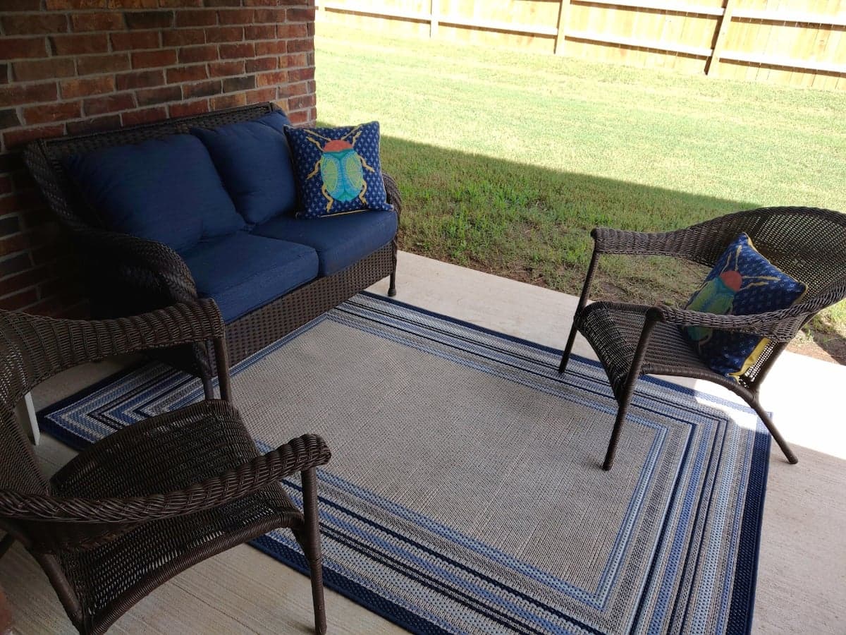 Pea Ridge home common area